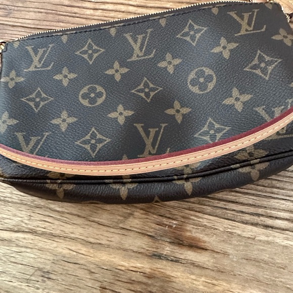 NEW Louis Vuitton Monogram Pochette - Picture 2 of 10